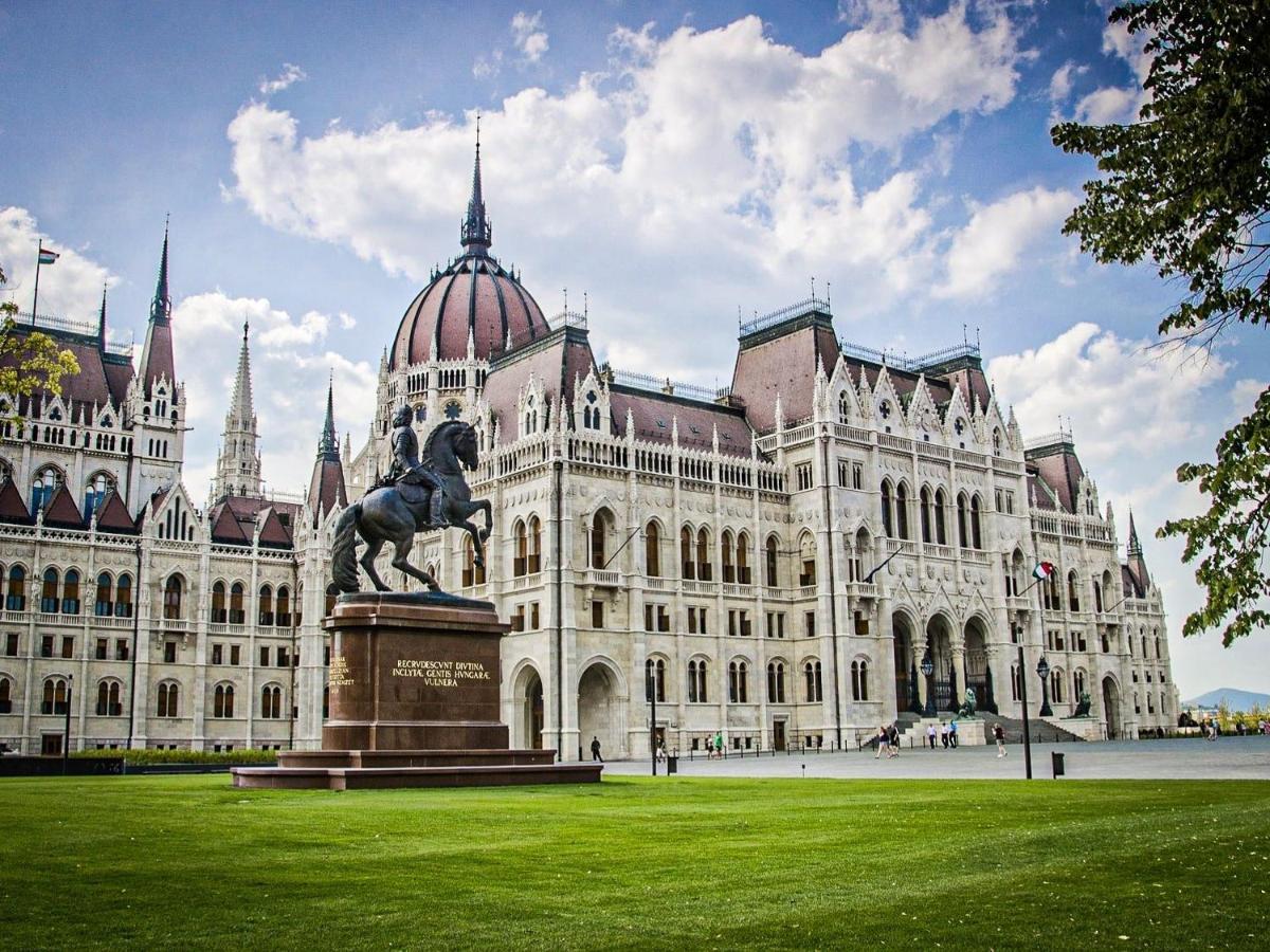 Chill On The Screened Balcony-Budapest Most Historic Landmarks المظهر الخارجي الصورة